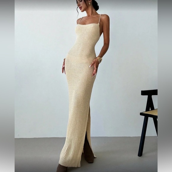 Elegant Cream Knit Backless Dress - Picture 3 of 7